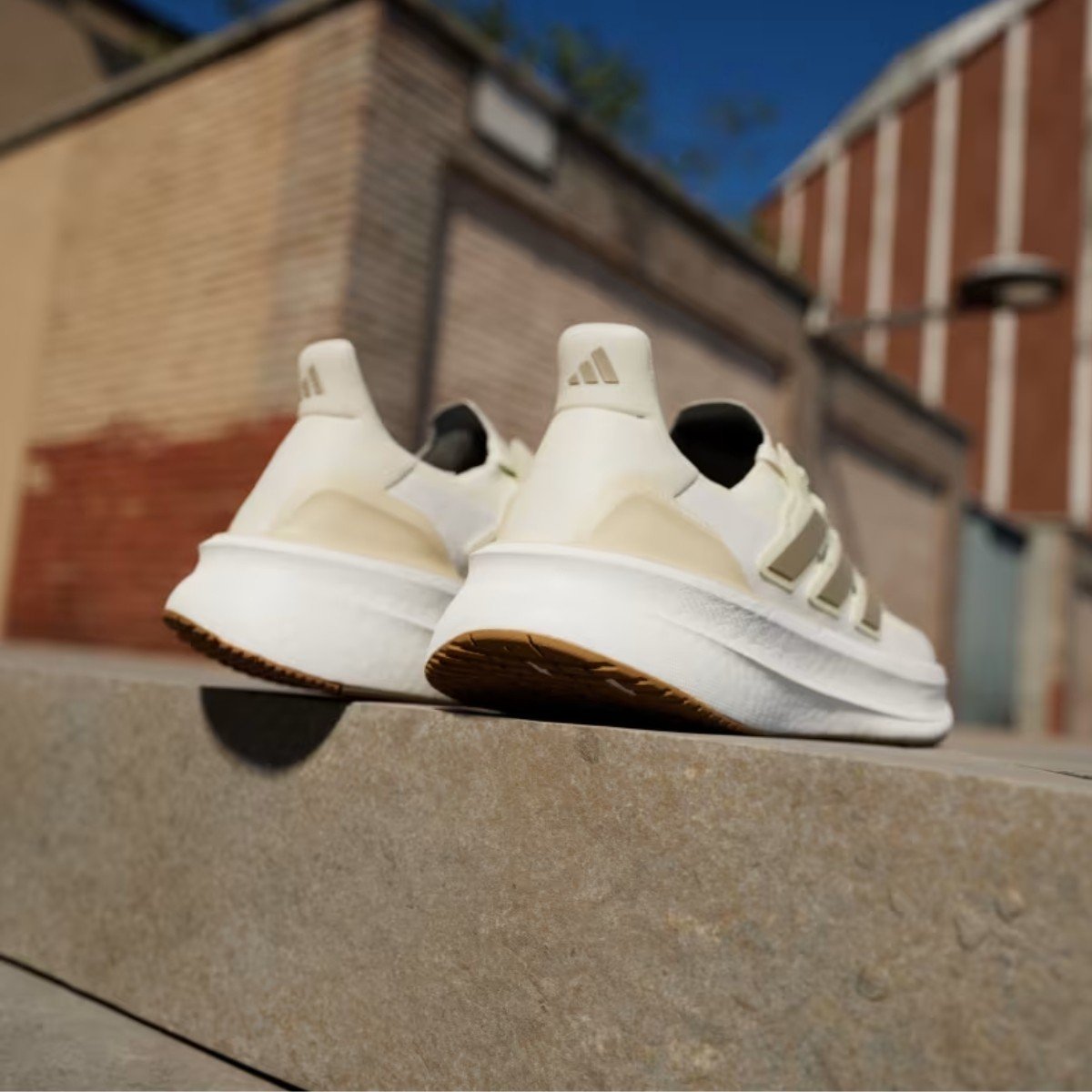 Tênis Feminino Ultraboost 5 Adidas - Bege Dourado - KellesNet